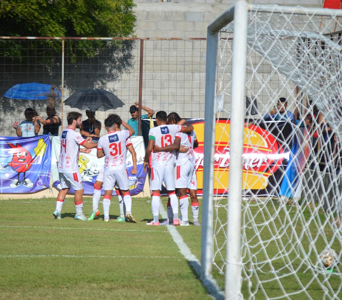 EQUIPOS A LA DEFENSA DEL INVICTO